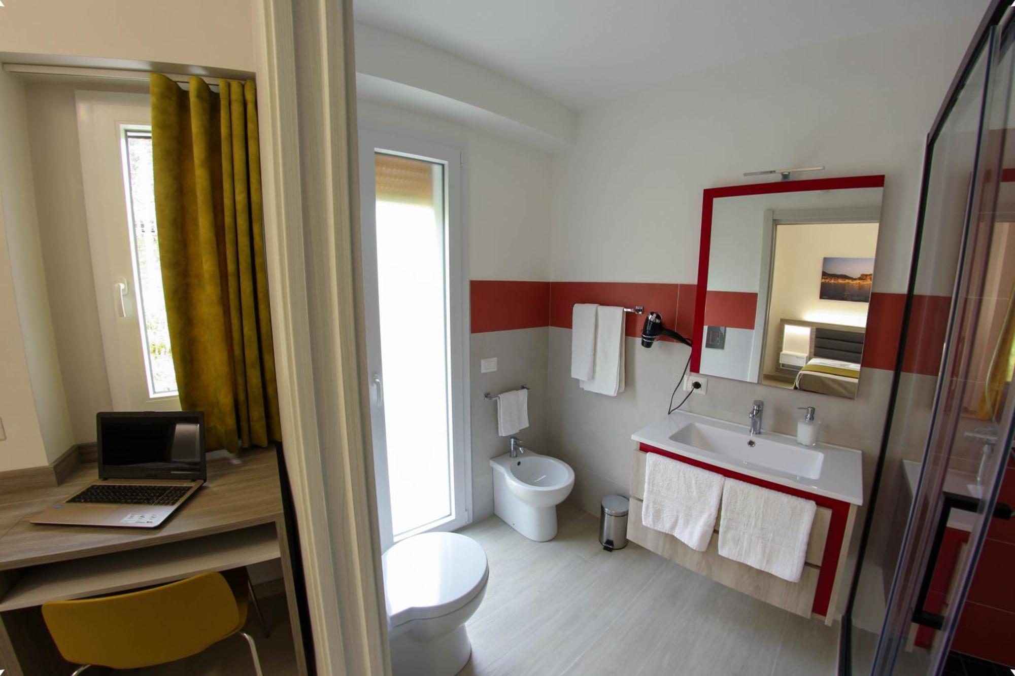 Yeasy Smart Rooms Cefalu Bilik gambar