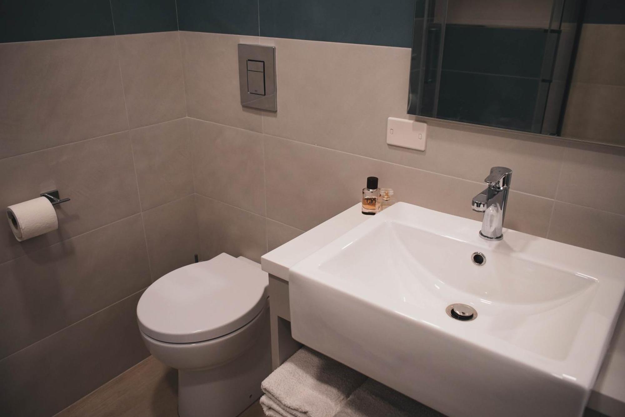 Yeasy Smart Rooms Cefalu Bilik gambar