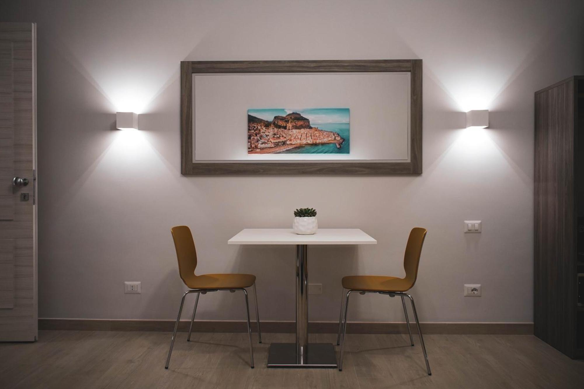 Yeasy Smart Rooms Cefalu Bilik gambar