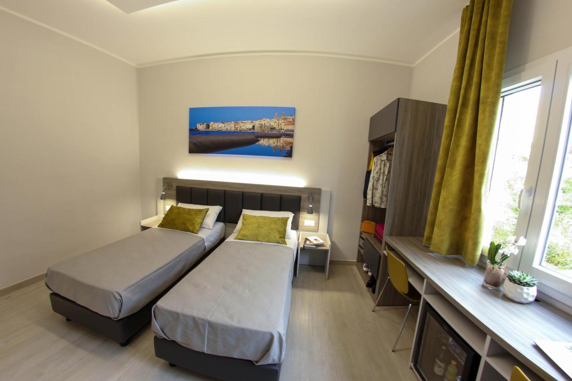 Yeasy Smart Rooms Cefalu Bilik gambar