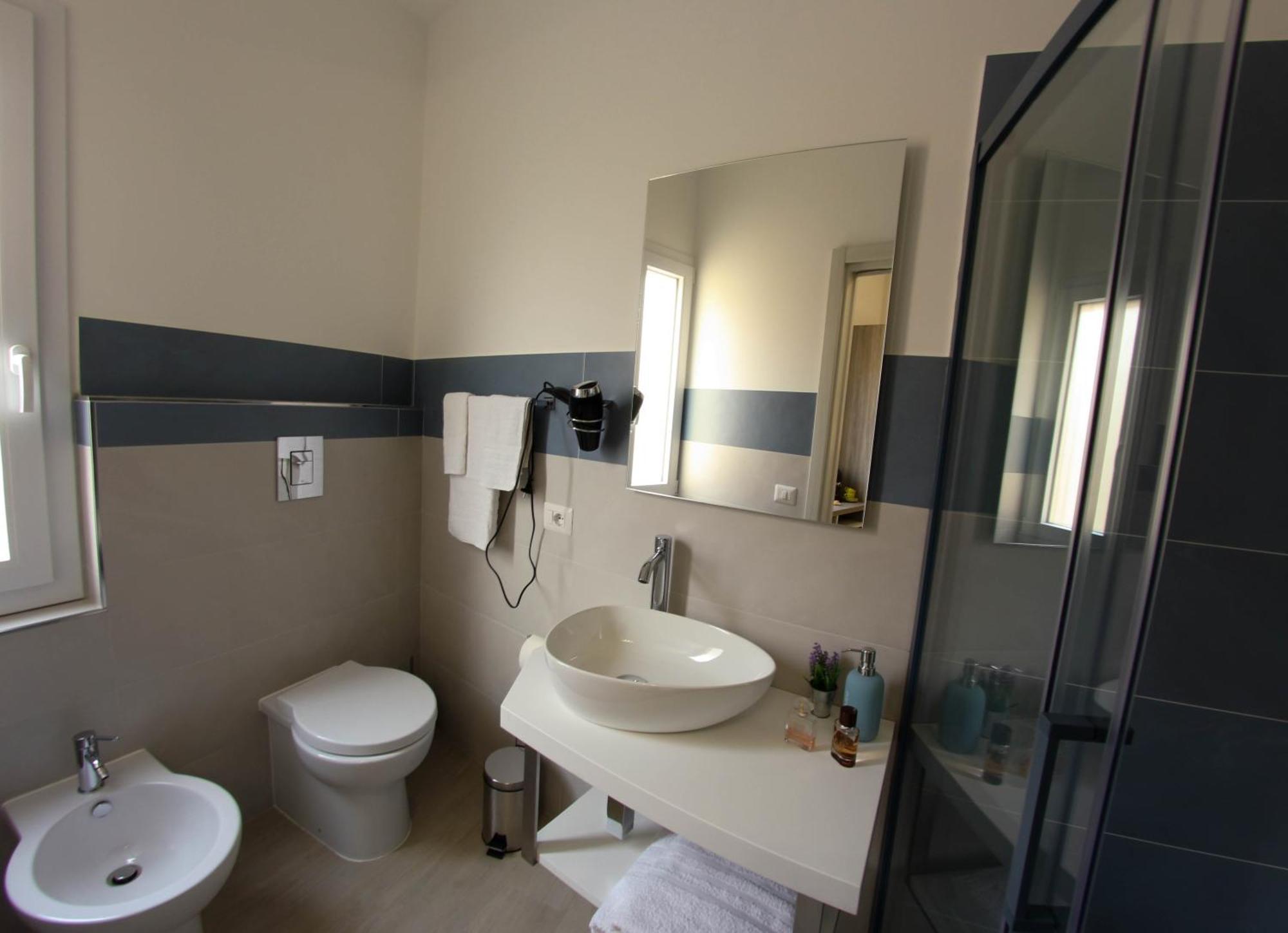 Yeasy Smart Rooms Cefalu Bilik gambar