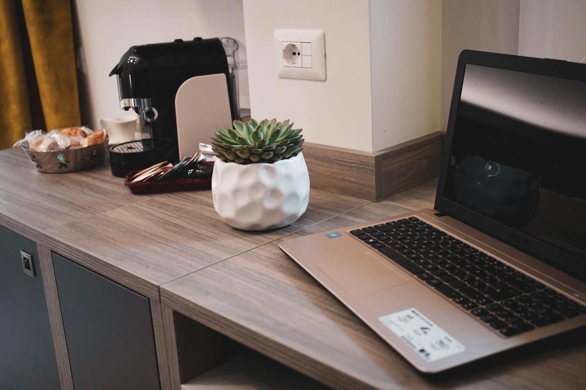Yeasy Smart Rooms Cefalu Bilik gambar