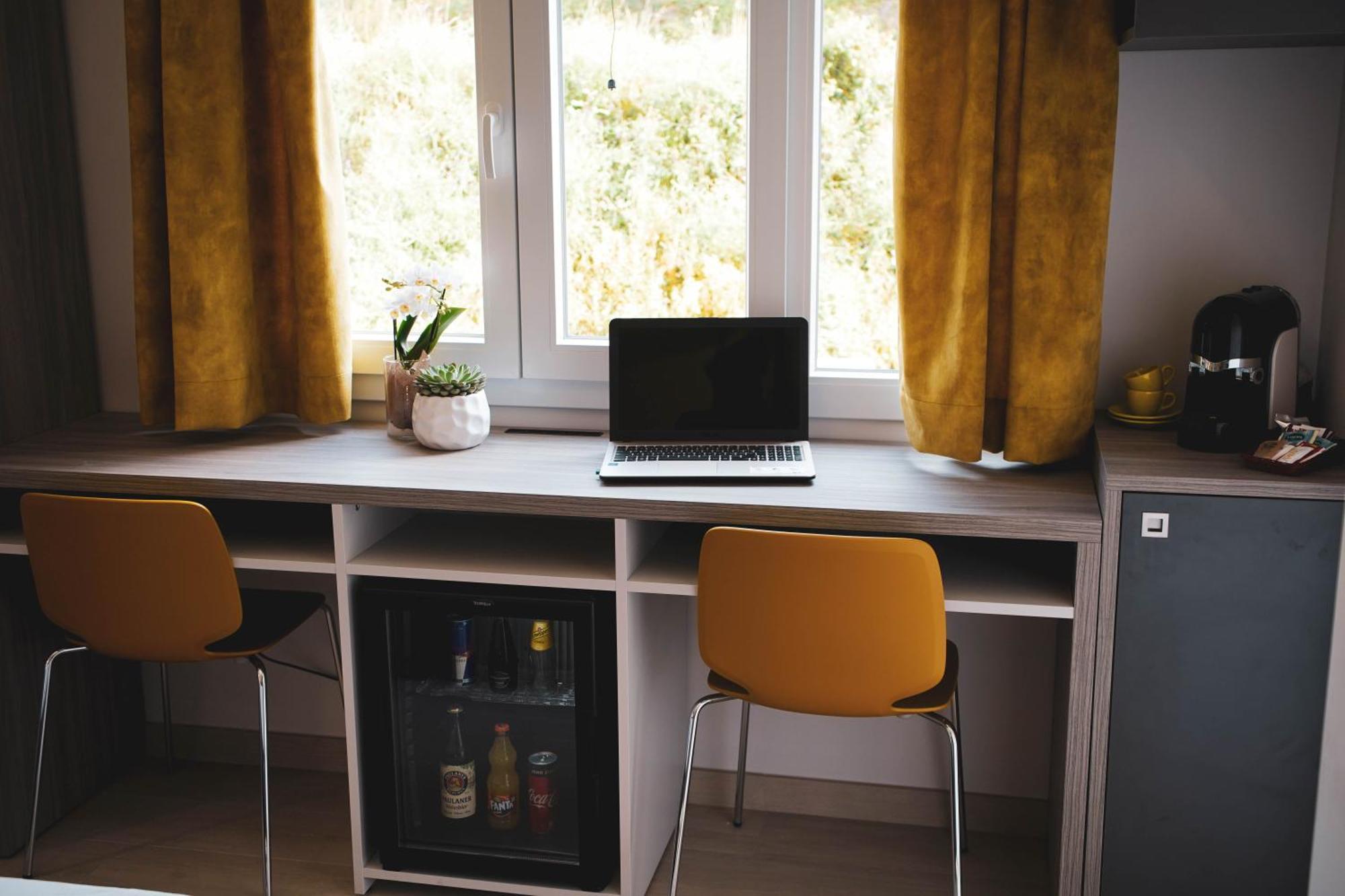Yeasy Smart Rooms Cefalu Bilik gambar